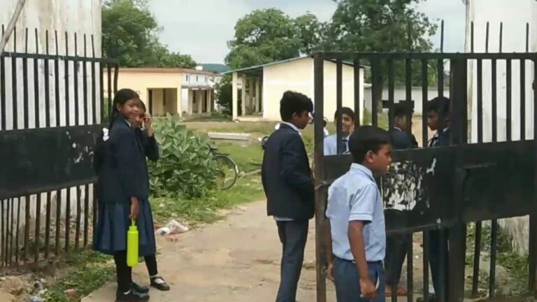 हिरोली स्कूल की बदहाली ने खोली प्रशासन की पोल, नया शिक्षा सत्र खतरे में…