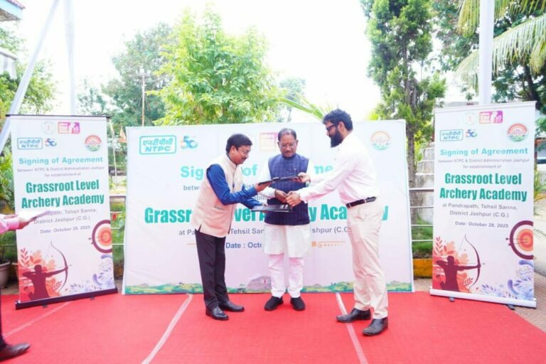 जशपुर जिले के सन्ना पंडरापाठ में तीरंदाजी अकादमी स्थापित करने हेतु एनटीपीसी के साथ हुआ एग्रीमेंट..